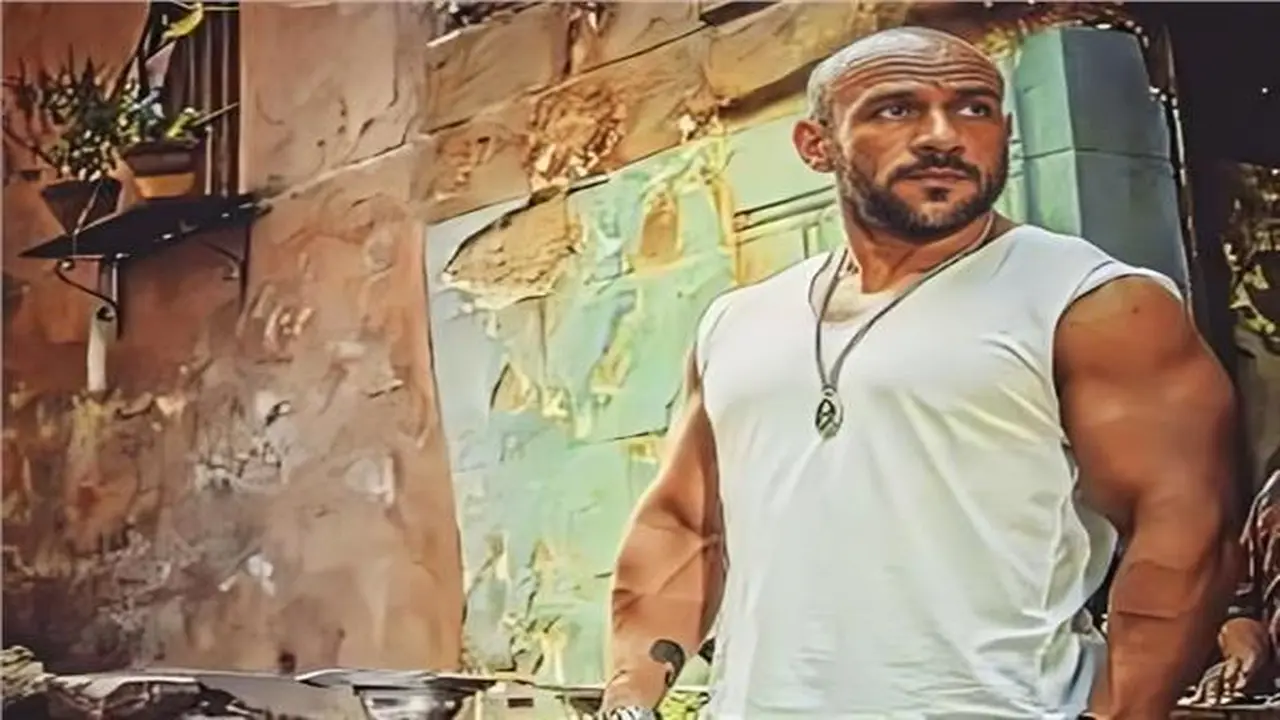 أحمد مكي يتعاقد على بطولة عمل درامي جديد 